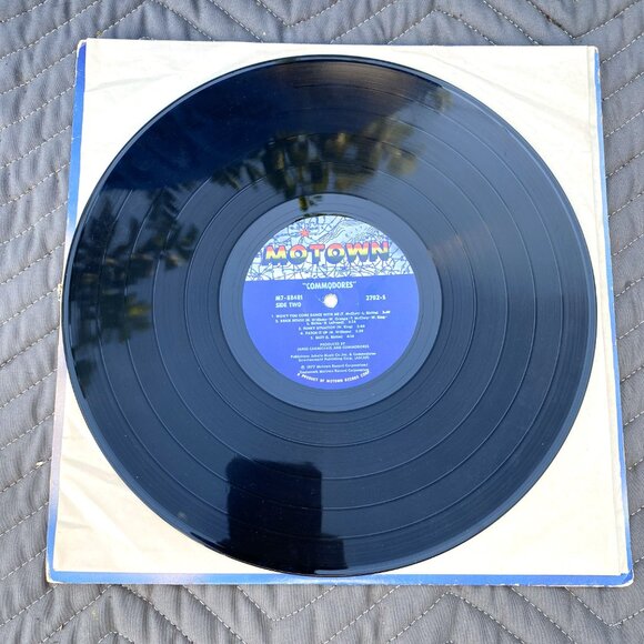 COMMODORES 1977 MOTOWN Vinyl Record - Picture 4 of 4
